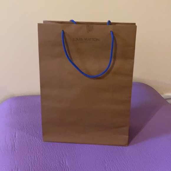 LV paperbag - Picture 4 of 4